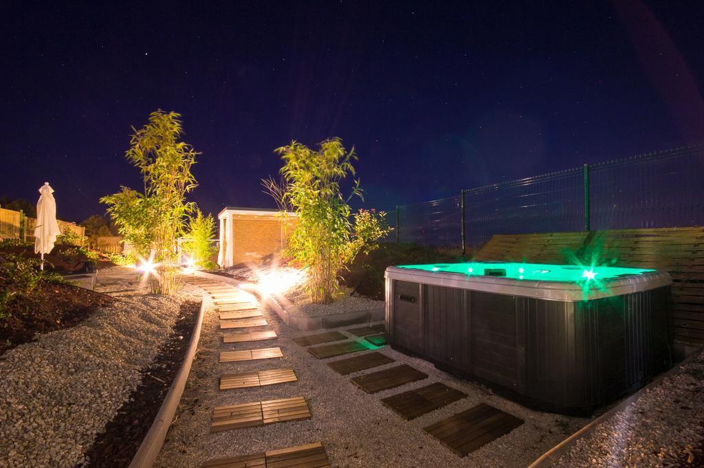 Camping Adria Mobile Homes In Camping Kastanija Novigrad Istria Esterno foto