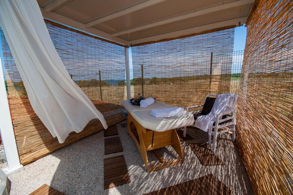 Camping Adria Mobile Homes In Camping Kastanija Novigrad Istria Esterno foto