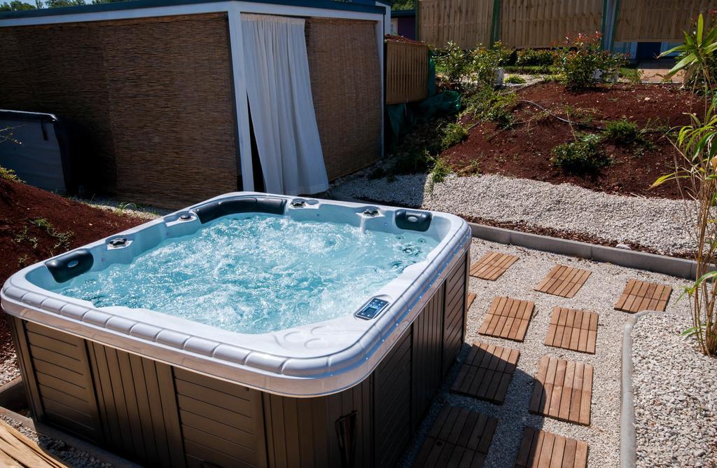 Camping Adria Mobile Homes In Camping Kastanija Novigrad Istria Esterno foto