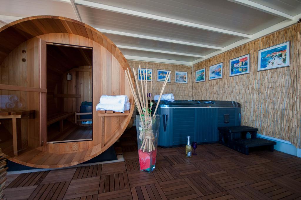Camping Adria Mobile Homes In Camping Kastanija Novigrad Istria Esterno foto