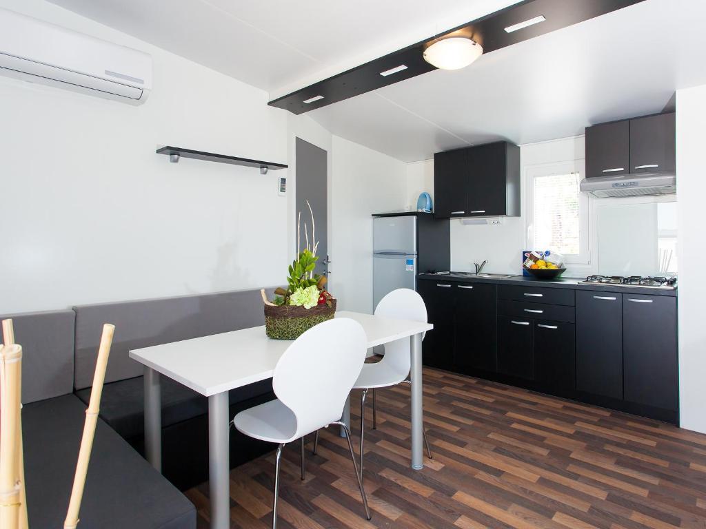 Camping Adria Mobile Homes In Camping Kastanija Novigrad Istria Camera foto