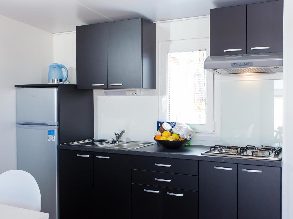 Camping Adria Mobile Homes In Camping Kastanija Novigrad Istria Camera foto