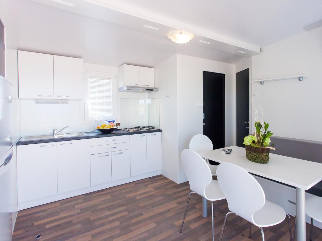 Camping Adria Mobile Homes In Camping Kastanija Novigrad Istria Camera foto