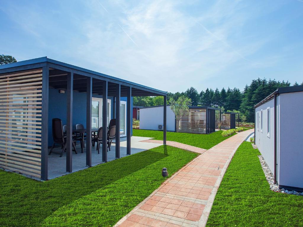 Camping Adria Mobile Homes In Camping Kastanija Novigrad Istria Esterno foto