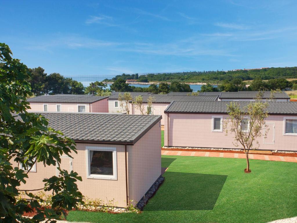 Camping Adria Mobile Homes In Camping Kastanija Novigrad Istria Esterno foto
