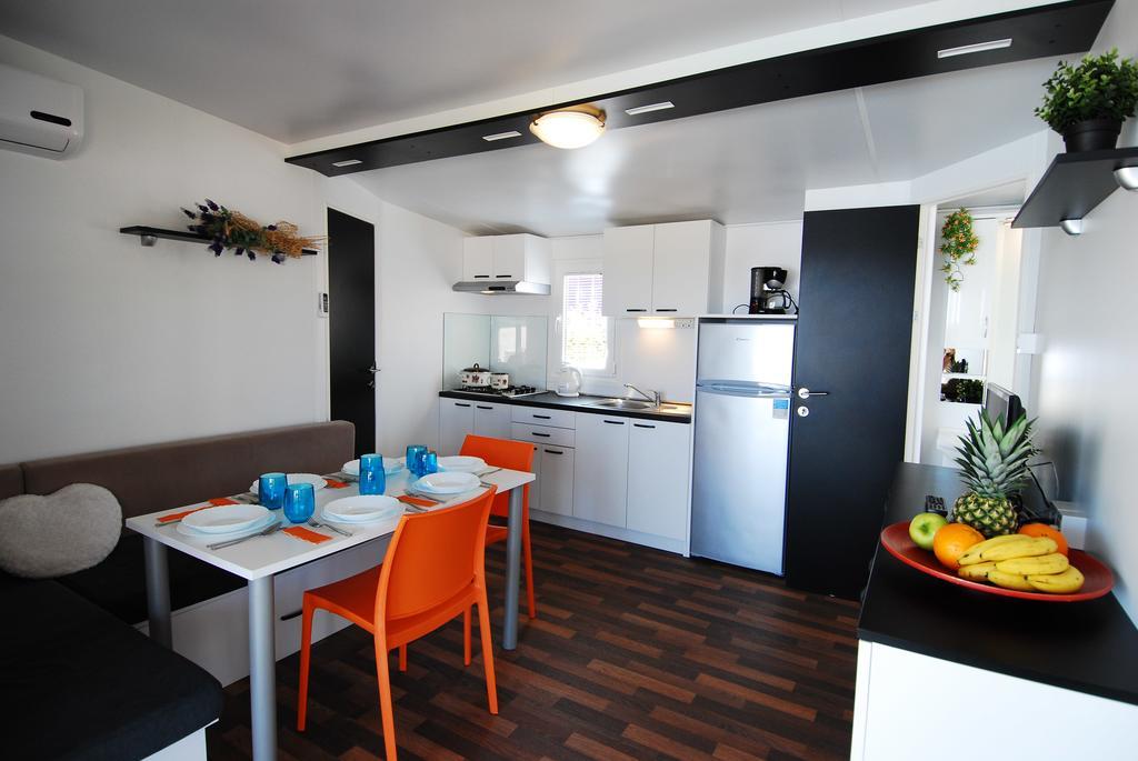 Camping Adria Mobile Homes In Camping Kastanija Novigrad Istria Esterno foto