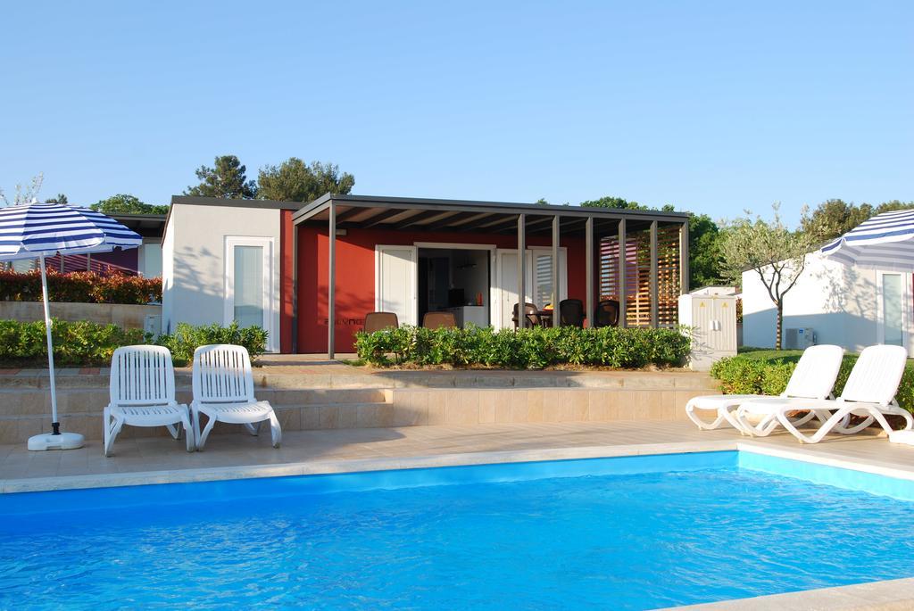 Camping Adria Mobile Homes In Camping Kastanija Novigrad Istria Esterno foto