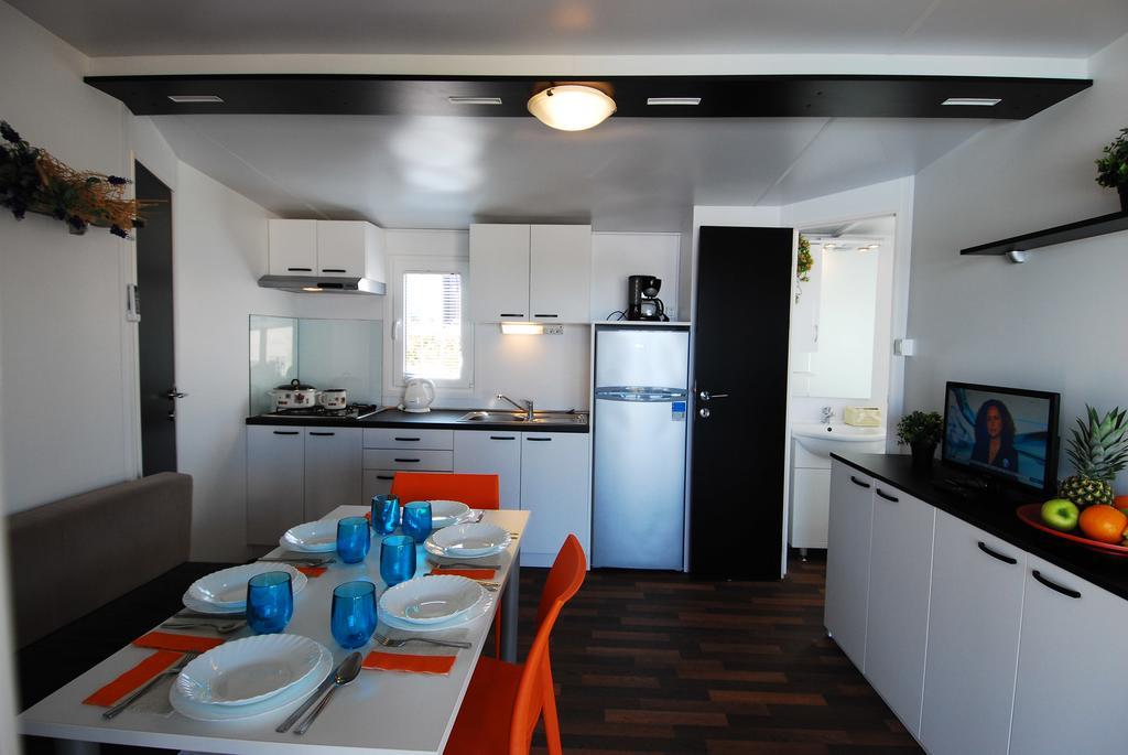 Camping Adria Mobile Homes In Camping Kastanija Novigrad Istria Esterno foto