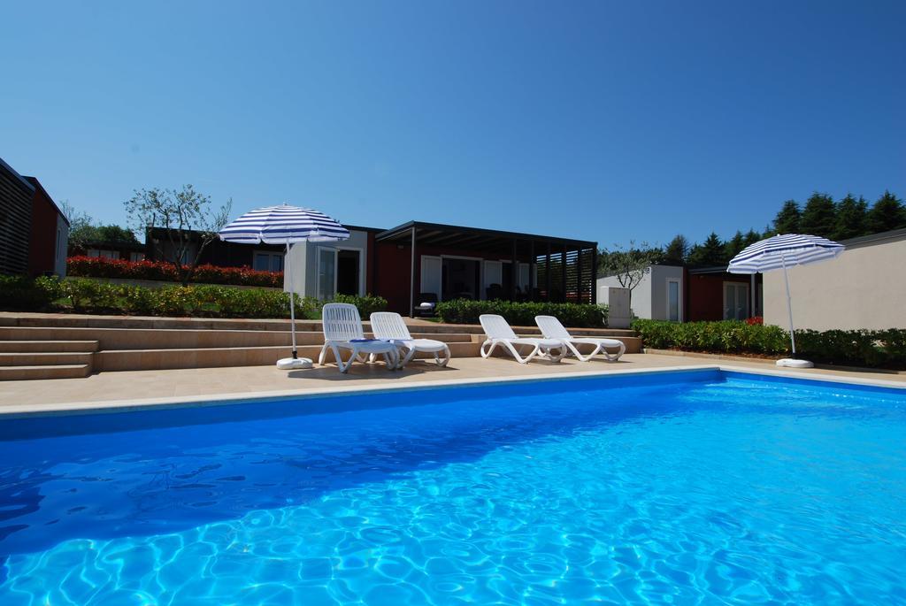 Camping Adria Mobile Homes In Camping Kastanija Novigrad Istria Esterno foto