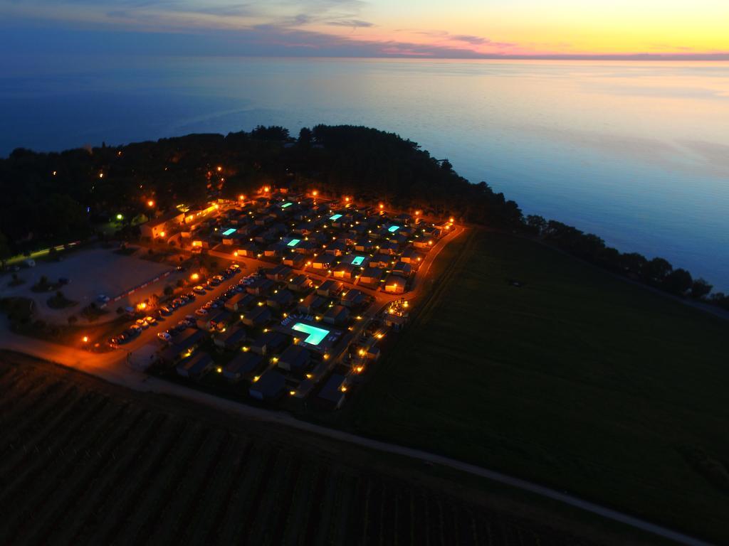 Camping Adria Mobile Homes In Camping Kastanija Novigrad Istria Esterno foto