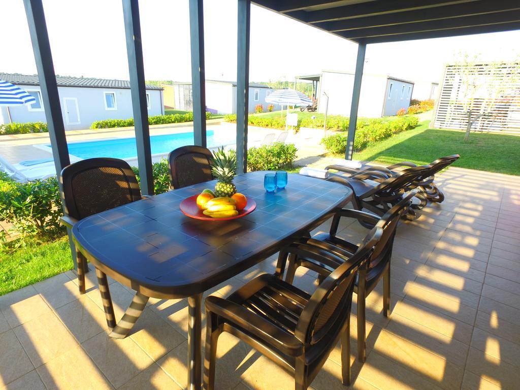 Camping Adria Mobile Homes In Camping Kastanija Novigrad Istria Esterno foto