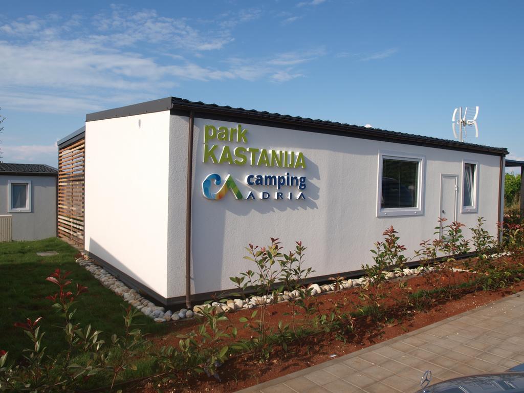 Camping Adria Mobile Homes In Camping Kastanija Novigrad Istria Esterno foto