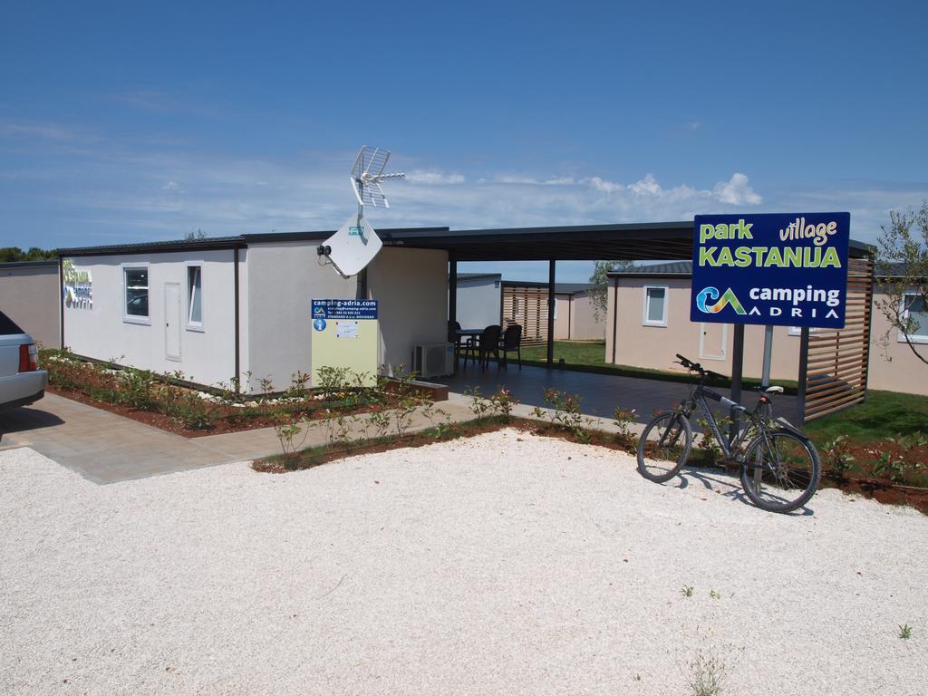 Camping Adria Mobile Homes In Camping Kastanija Novigrad Istria Esterno foto