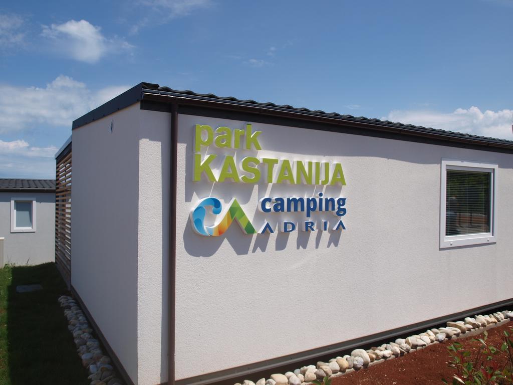 Camping Adria Mobile Homes In Camping Kastanija Novigrad Istria Esterno foto