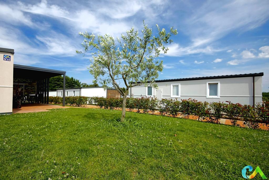 Camping Adria Mobile Homes In Camping Kastanija Novigrad Istria Esterno foto