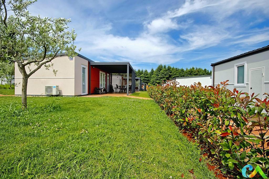Camping Adria Mobile Homes In Camping Kastanija Novigrad Istria Esterno foto