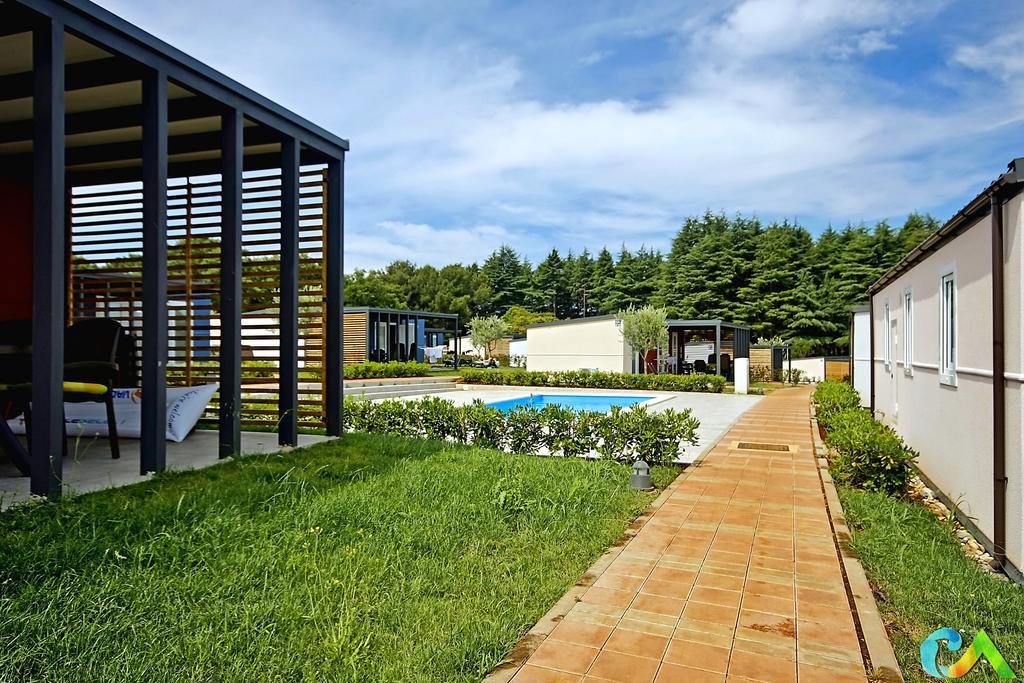Camping Adria Mobile Homes In Camping Kastanija Novigrad Istria Esterno foto