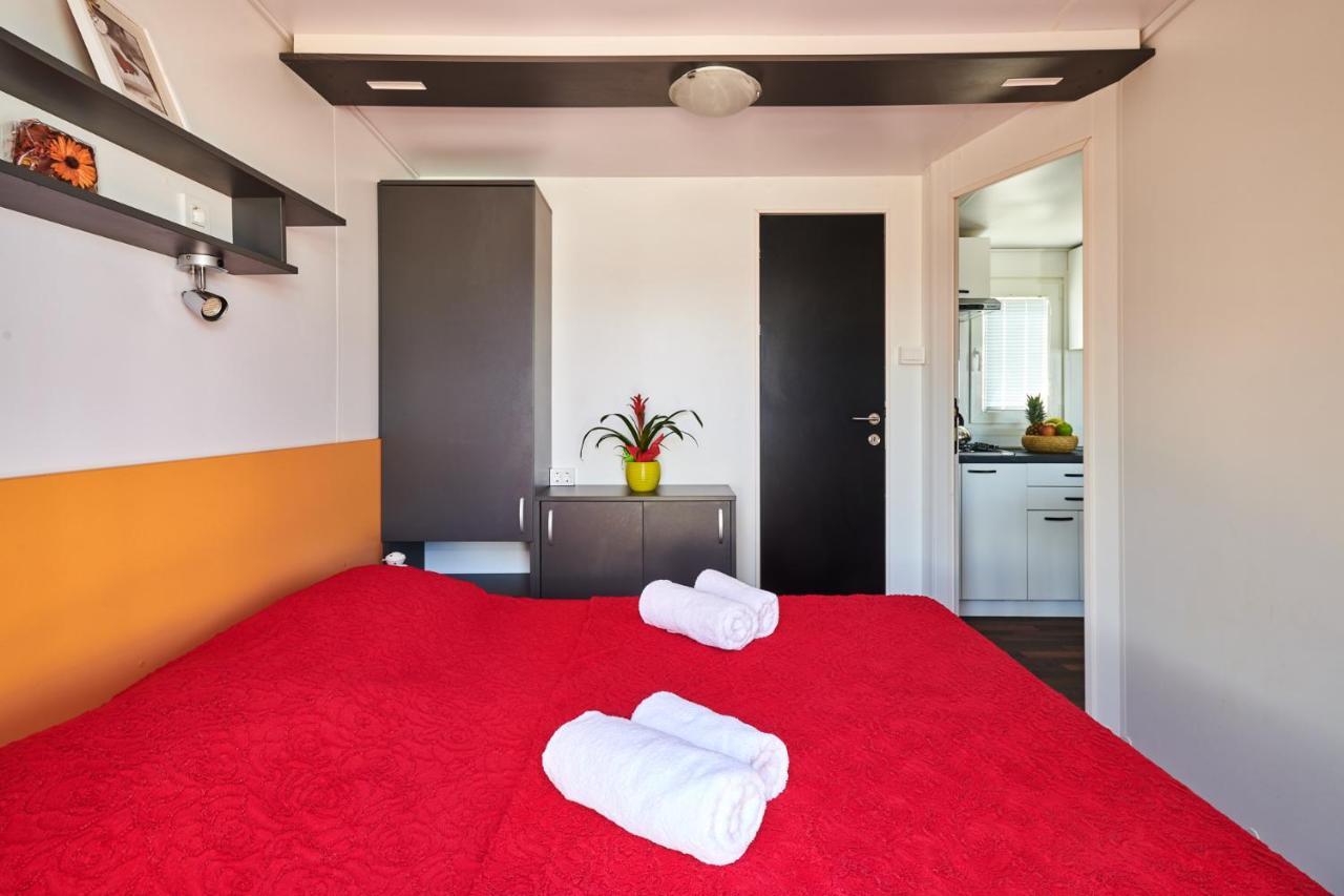 Camping Adria Mobile Homes In Camping Kastanija Novigrad Istria Esterno foto