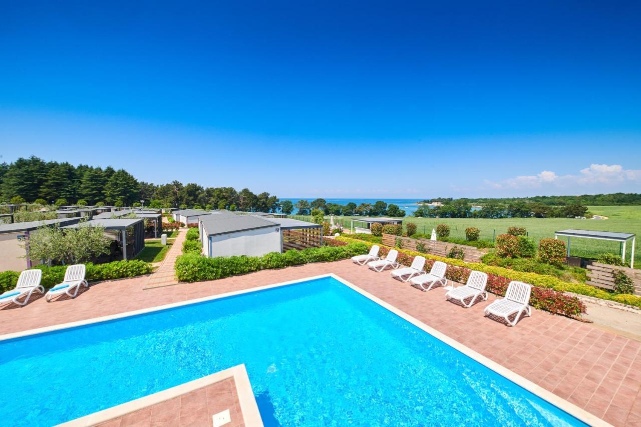Camping Adria Mobile Homes In Camping Kastanija Novigrad Istria Esterno foto
