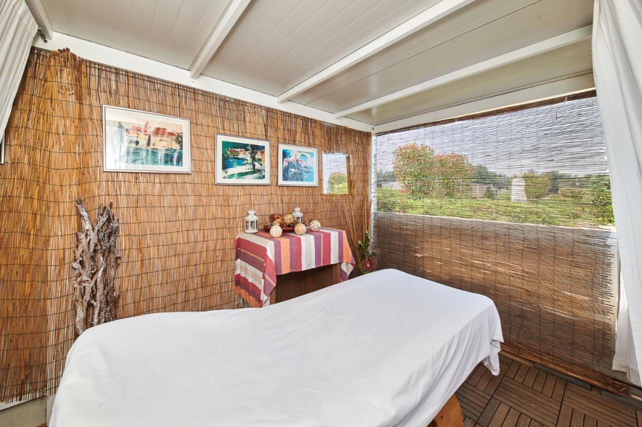 Camping Adria Mobile Homes In Camping Kastanija Novigrad Istria Esterno foto