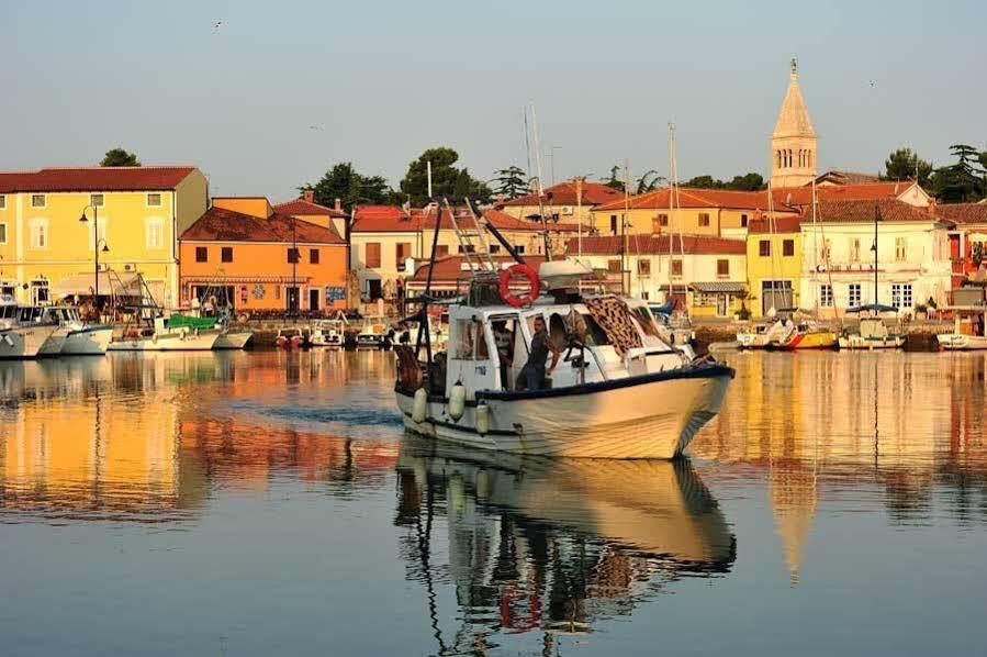 Camping Adria Mobile Homes In Camping Kastanija Novigrad Istria Esterno foto